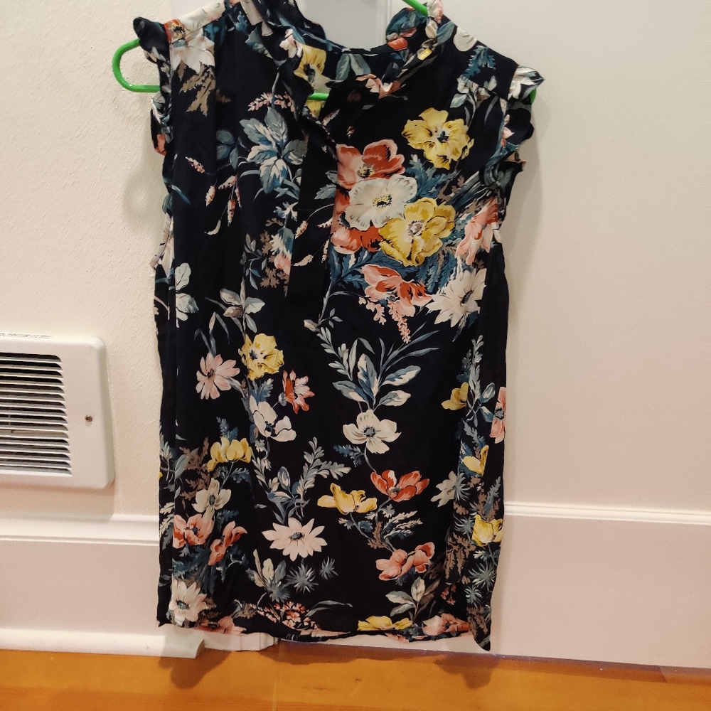 LOFT maternity shell tank, floral, medium, business casual